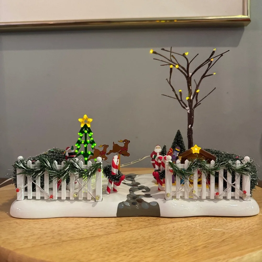 Department 56 Festive Front Yard Village Accessory 52506 Lighted w/ Box Dept 56